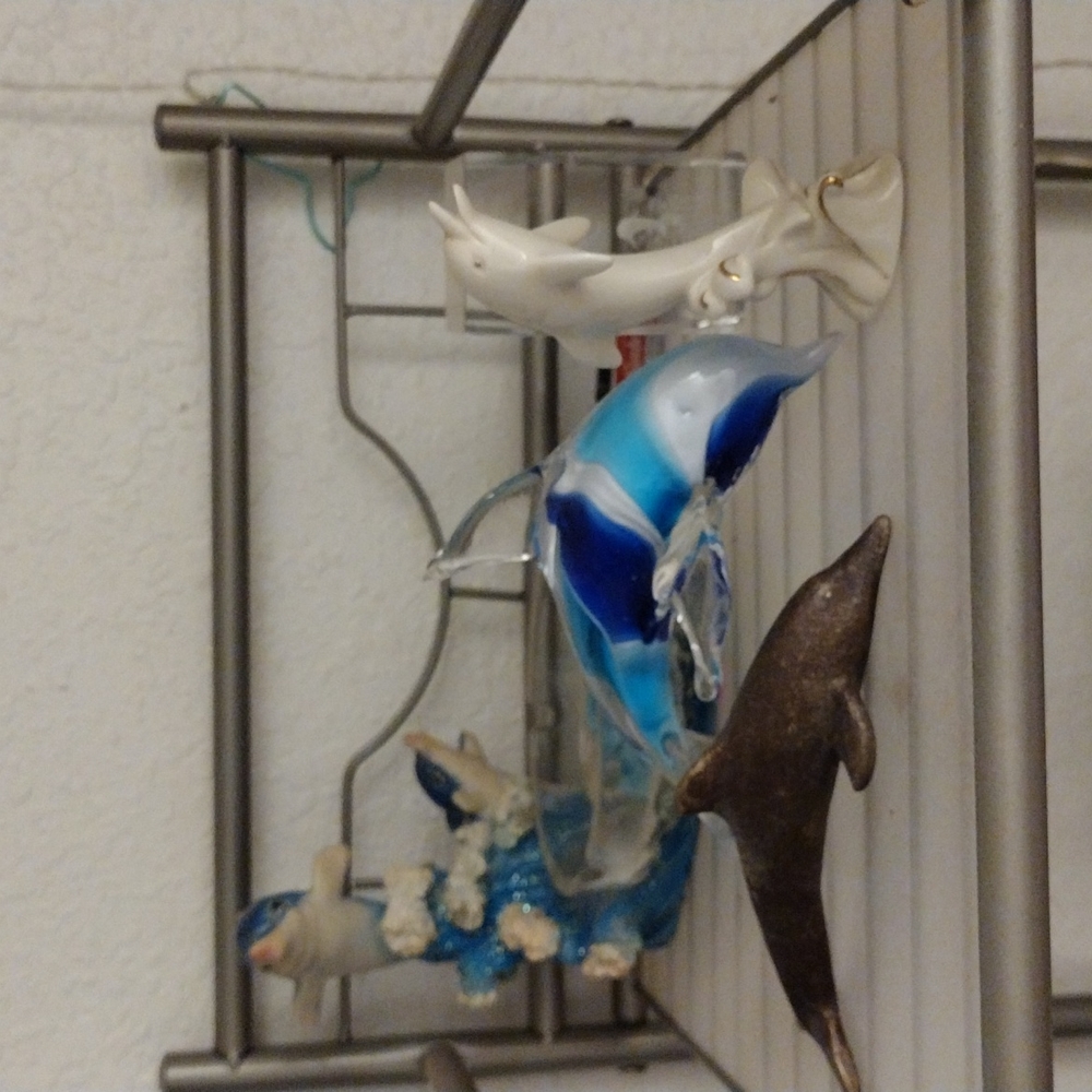 Multiple dolphins figurines/ Going to break this set up and list individually